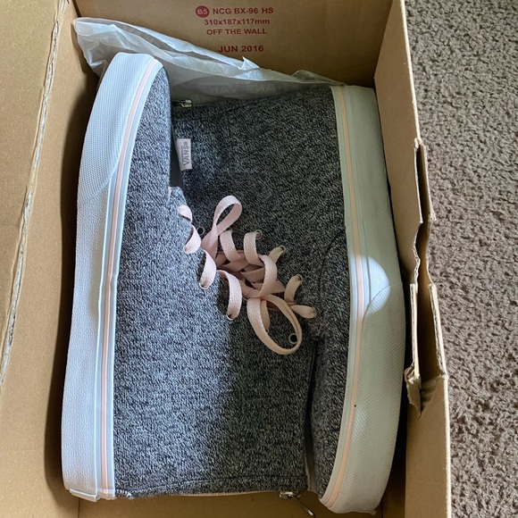 G Camden Hi Grey with Pink Laces Zipper Vans Size 6 M